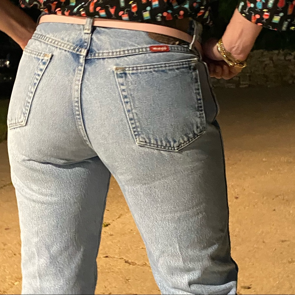 Wrangler vintage mid-high rise straight leg jeans